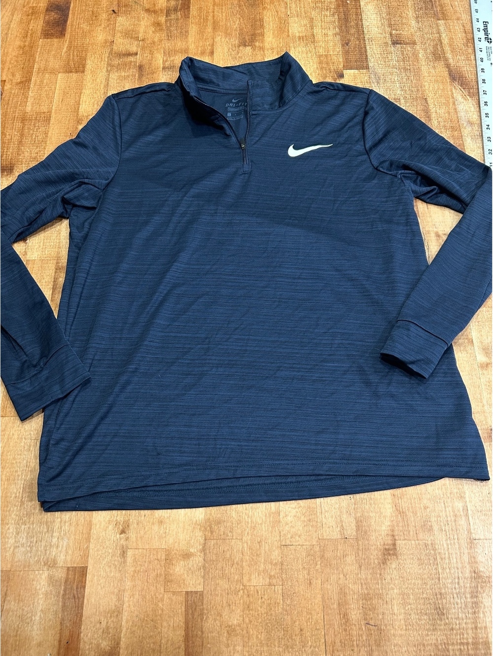 Nike Dri-FIT Standard Fit Men's Long Sleeve Quarter Zip Pullover